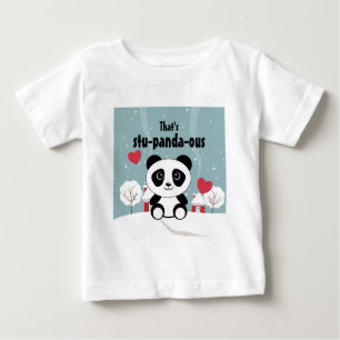 Süßes Baby-Panda im grauen Winterschnee Baby T-shirt