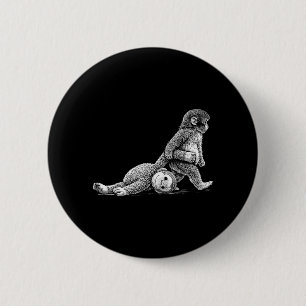 Süßes Babyäffchen umarmt Plüschpuppe Spielzeug Tie Button