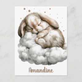 Süßes Babykaninchen schläft mit einem individuelle Postkarte