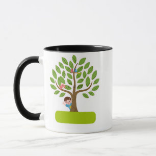 Süßes Baum-T-Shirt-Design mit Kindern und Vögeln Tasse