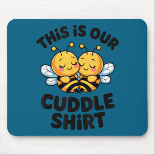 Süßes Bienenpaar kuschelt lustig romantisch Mousepad