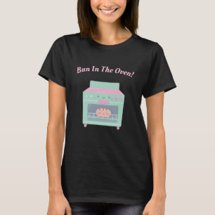 Süßes Brötchen im Ofen für die werdende Mutter T-Shirt