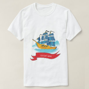 Süßes Cartoon-Piraten-Schiff mit individuellem Tex T-Shirt