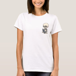Süßes Cartoon-Skelett liest ein Buch mit Brille T-Shirt