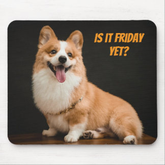 Süßes Corgi-Welpen-Mauspad. Ist Freitag schon da? Mousepad