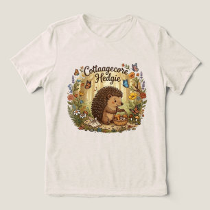 Süßes Cottagecore-Igel-Sammeln von Pilzen Tri-Blend Shirt