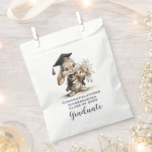 Süßes Design für den Kindergartenabschluss mit Häs Geschenktütchen (Ausgeschnitten)