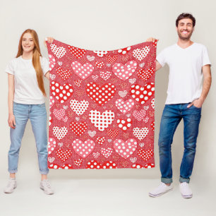 Süßes Doodle-Herz in Rot, Schwarz und Weiß Fleecedecke