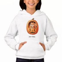Süßes Eichhörnchen in einem Halloween-Kürbis Jack