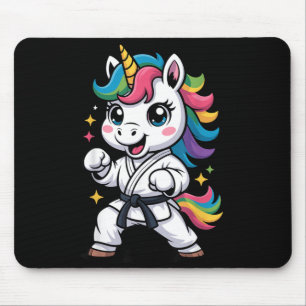 Süßes Einhorn spielt Karate Taekwondo Einhorn Mousepad