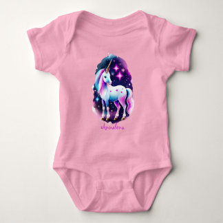 süßes Einhorn vor einem funkelnden Sternenhimmel Baby Strampler