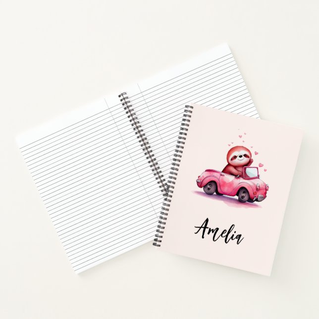 Süßes Faultier fährt Cabrio in Rosa Notizbuch (Innenseite)
