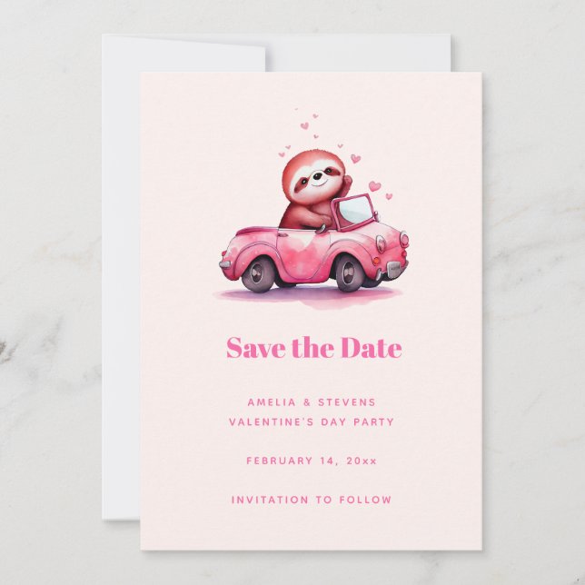 Süßes Faultier in einem rosa Cabrio Save The Date (Vorderseite)