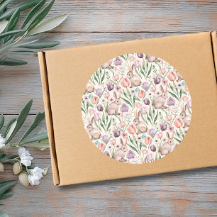 Süßes graues Kaninchen mit bunten Tulpen Runder Aufkleber