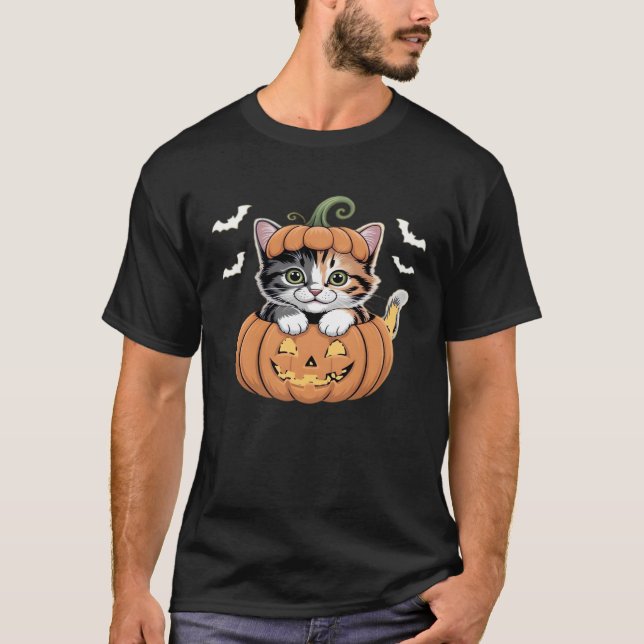 Süßes Halloween-Kätzchen in einem Kürbis Classic T T-Shirt (Vorderseite)