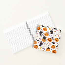 Süßes Halloween-Muster mit niedlichen Kürbissen Notizbuch