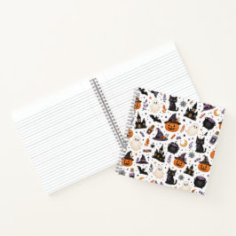Süßes Halloween-Nahtlosmuster mit schwarzen Katzen Notizbuch