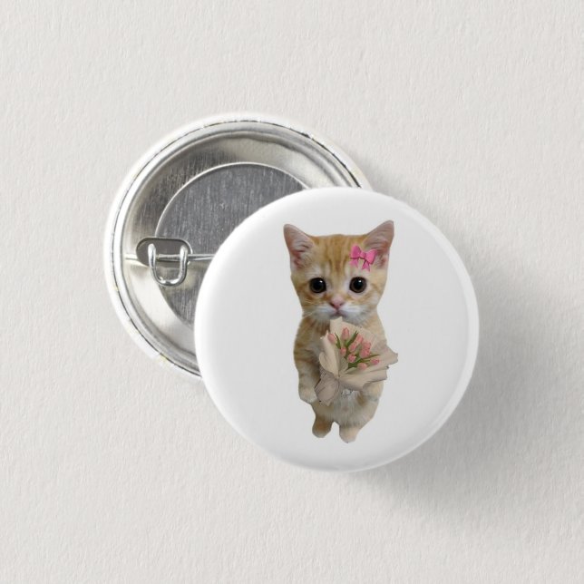 Süßes Kätzchen mit Blumen Pin | Wohlgenährter Katz Button (Vorne & Hinten)