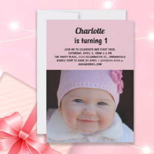 Süßes kleines rosa Mädchen, 1. Geburtstagsfoto Einladung