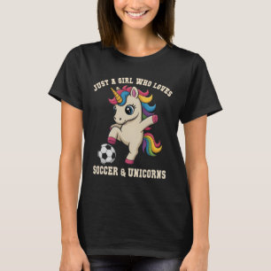 Süßes Mädchen, das Fußball-Einhorn-Kick-Club liebt T-Shirt
