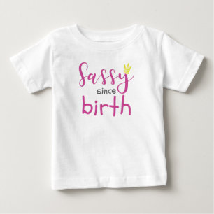 Süßes Mädchen-Geschenk Sass Sassy seit Geburt Gesc Baby T-shirt