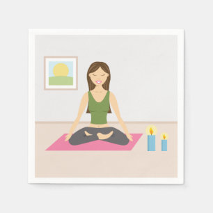 Süßes Mädchen macht Yoga in einem hübschen Zimmer Serviette