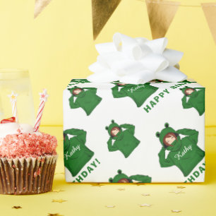 Süßes Mädchen mit grünem Frosch-Hoodie-Zeichnung z Geschenkpapier