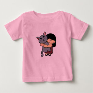 Süßes Mädchen umarmt Katzenbaby  Baby T-shirt