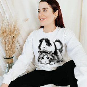 Süßes Meerschweinchen reitet auf einer Katze – Ein T-Shirt