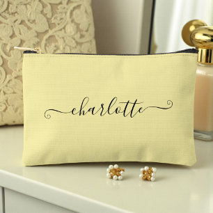 Süßes minimalistisches Custom Name Blassgelb Zubehörtasche