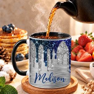 Süßes modernes blaues Glitter-Drips-Monogramm Tasse