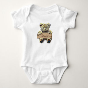 Süßes personalisiertes Teddybär-Holzschild Baby Strampler