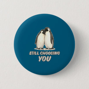 Süßes Pinguin-Paar wählt immer noch dich Kunst  Button