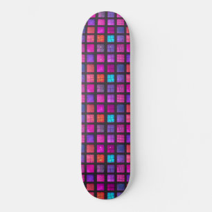 Süßes, rissiges, rosa Mosaik-Kamik-Fliesenmuster Skateboard