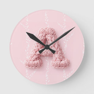 Süßes rosa A-Monogramm Anfangs gehäkelt Buchstabe Runde Wanduhr