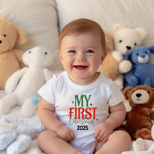 Süßes rotes und grünes Outfit für die erste Weihna Baby T-shirt