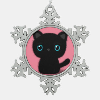 Süßes schwarzes Kätzchen auf Pastellrosa Schneeflocken Zinn-Ornament