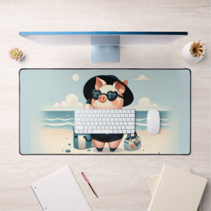 Süßes Schwein im Punkte-Badeanzug am Strand Schreibtischunterlage