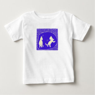 Süßes T-Shirt mit zwei sprechenden Katzen in König