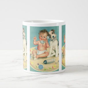 Süßes Vintage-Baby, das mit Hund am Telefon sprich Jumbo-Tasse