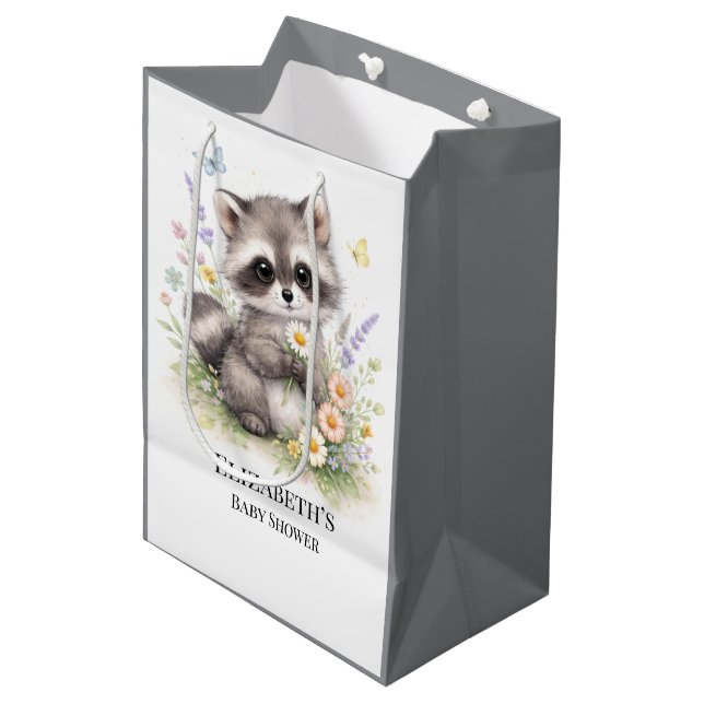 Süßes Wald-Baby-Waschbär-Babyshower-Mitgebsel Mittlere Geschenktüte (Vorderseite Schrägansicht)