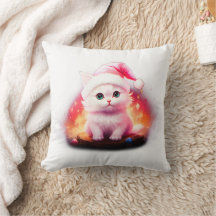 Süßes Weihnachtskitten mit Santa-Hut