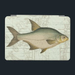 Süßwasserfisch auf Karte iPad Mini Hülle<br><div class="desc">Dieser Kunstdruck illustriert ein detailliertes Gemälde eines Süßwasserfischs. Der Hintergrund ist eine Vintage Karte in hellen aquatischen Farben. Dieses Design würde perfekt zu jedem Produkt Ihrer Angelsammlung passen.</div>