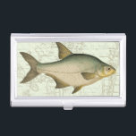 Süßwasserfisch auf Karte Visitenkarten Etui<br><div class="desc">Dieser Kunstdruck illustriert ein detailliertes Gemälde eines Süßwasserfischs. Der Hintergrund ist eine Vintage Karte in hellen aquatischen Farben. Dieses Design würde perfekt zu jedem Produkt Ihrer Angelsammlung passen.</div>