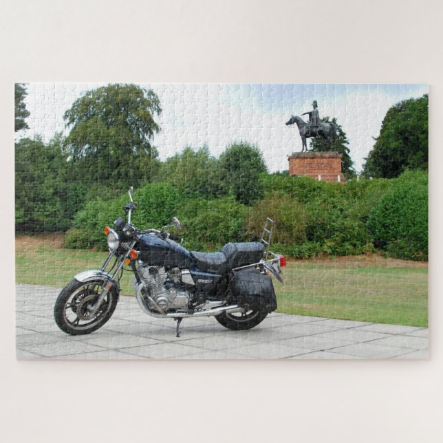 Suzuki-Motorrad vor Wellington-Statue Puzzle (Horizontal)