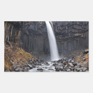 Svartifoss Wasserfall in Island, rechteckiger Aufk Aufkleber