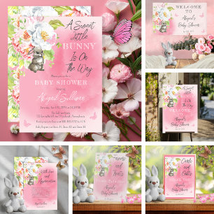 Ein süßer kleiner Hase ist auf dem Weg zum Baby-Sp Einladung
