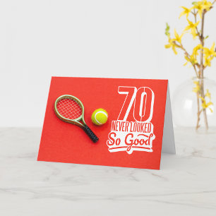 Tennis Player spielt Tennis 70. Geburtstag
