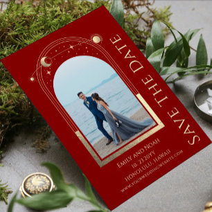 Mystical Dark Red Gold Celestial Foto Wedding Einladung