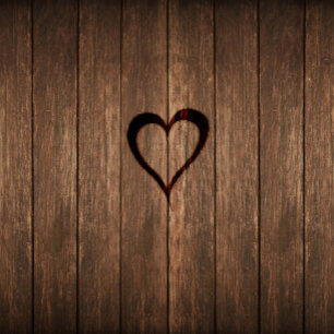 Rustikales Holz und eingraviertes Herz Einladung